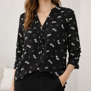 LUCY & LAUREL BUTTON DOWN SHIRT SIZE MEDIUM